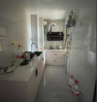 出售医院附近电梯精装三室（可做婚房）